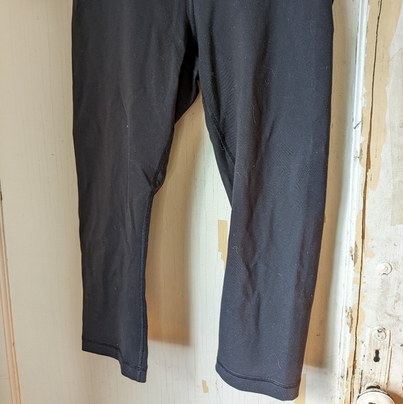 Lululemon crops VGUC - Picture 5 of 5